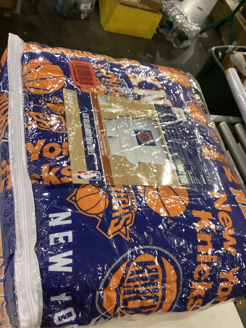 Condition photo showing Good Condition for FOCO Unisex-Adult NBA Team Logo Bed in a Bag Comforter, Sheets, Pillow Cases Bedding 5-Piece Set