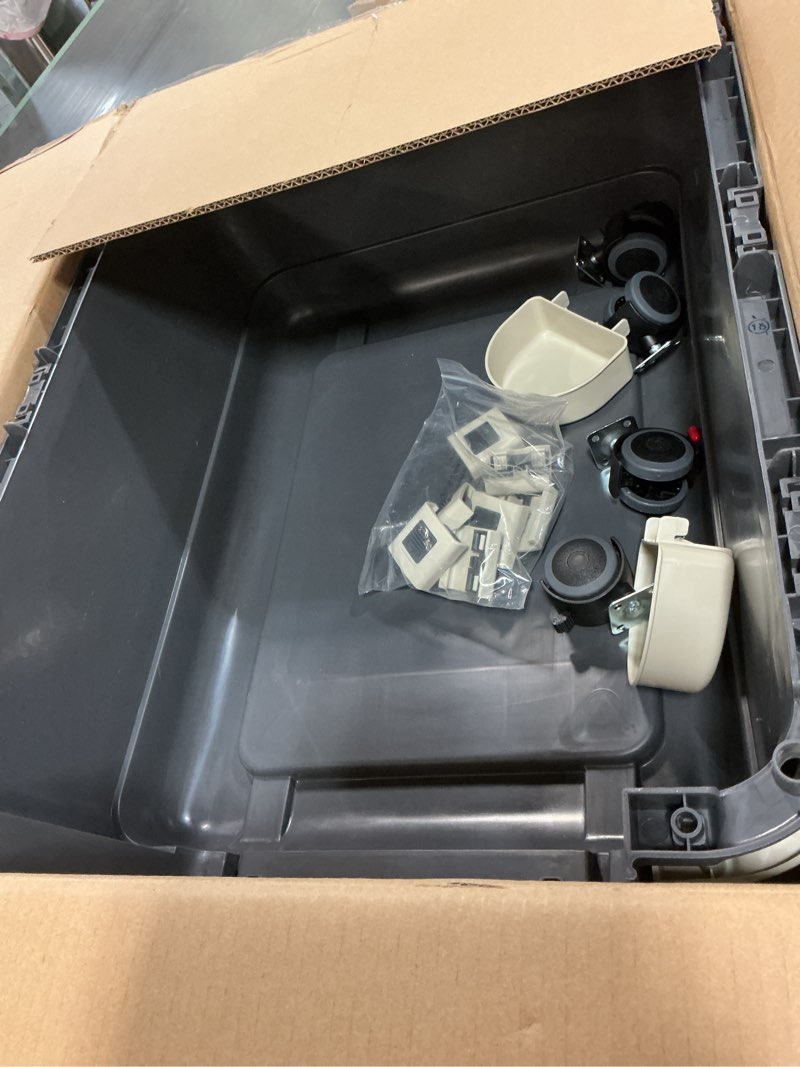 Condition photo showing Good Condition for sportpet designs plastic kennels rolling plastic wire door travel dog crate - medium, gray (cm-2001-cs01) 2b) medium (cream/gray)