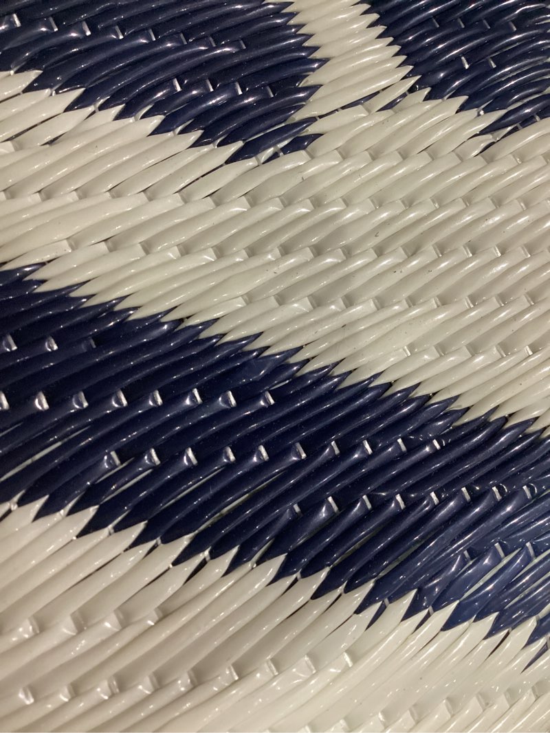 Condition photo showing Good Condition for alfombra de hilos plasticos