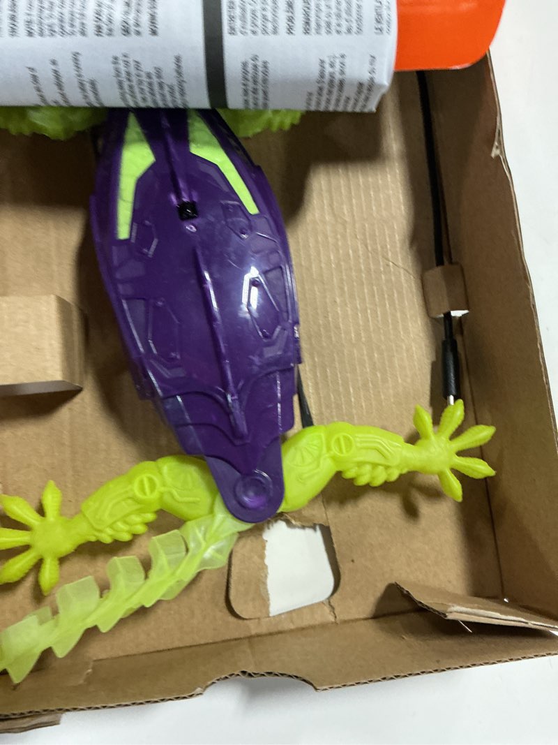 Condition photo showing Good Condition for hex bots glow-in-the-dark wall crawler gecko, robot toys for kids ages 4 and up