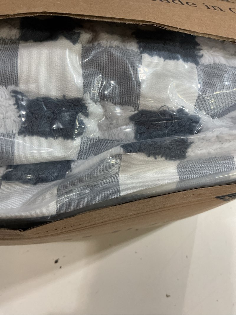 Condition photo showing New/Like New for evenhug velvet comforter set queen size 3 pieces grey cozy fluffy bedding sets with1 comforter and 2 pillowcases (90"x90") grey queen