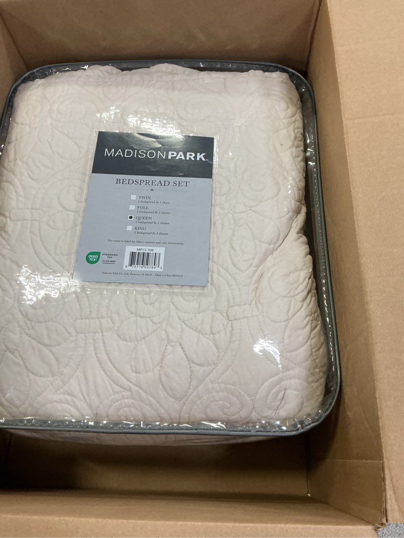 Condition photo showing Good Condition for Madison Park Quebec Queen Size Quilt Bedding Set - Ivory , Damask – 3 Piece Bedding Quilt Coverlets – Ultra Soft Microfiber Bed Quilts Quilted Coverlet Cream Queen