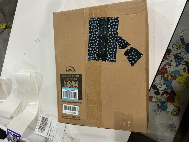 Condition photo showing New/Like New for bemis 500ec 390 toilet seat with easy clean & change hinges, 1 pack round, cotton white