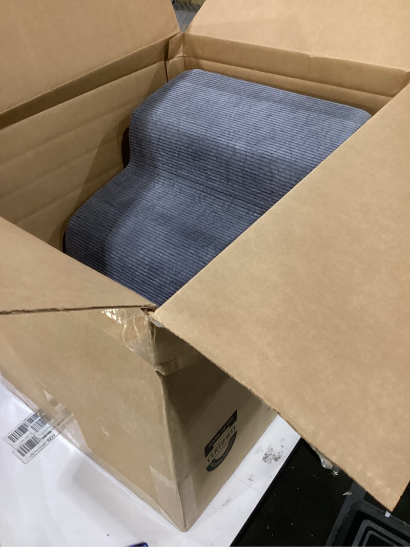 Condition photo showing New/Like New for Pet stairs