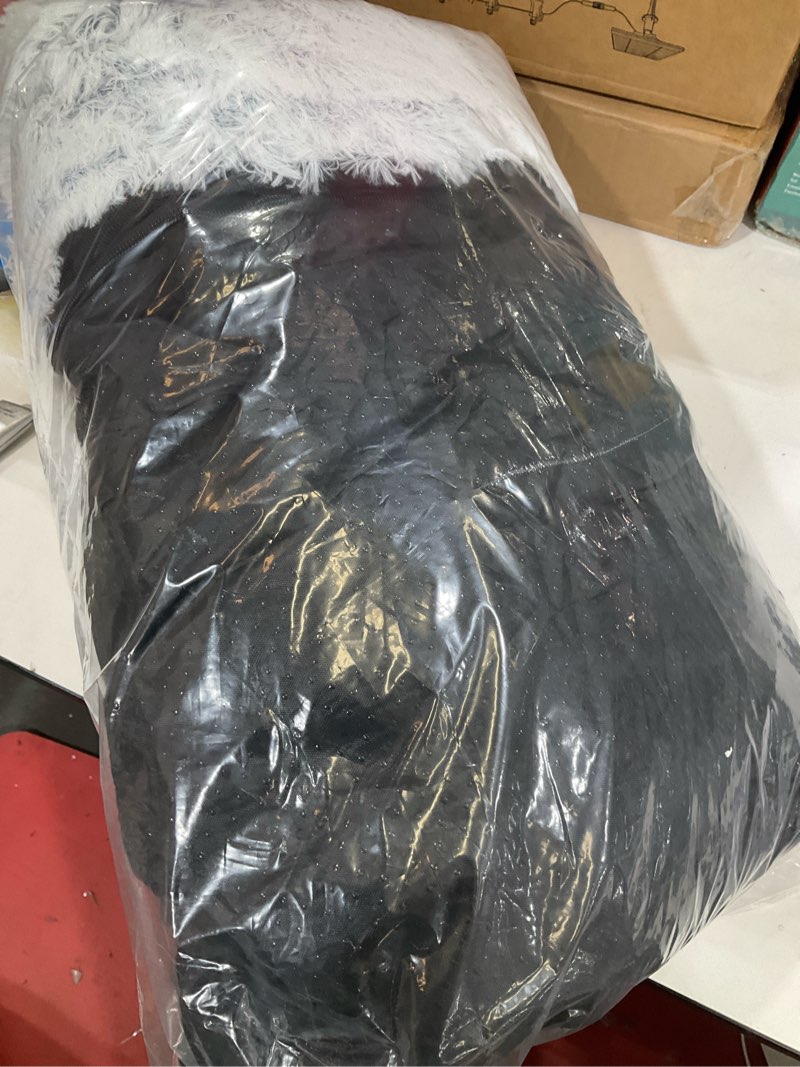 Condition photo showing Good Condition for pet bed