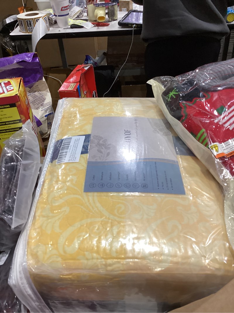 Condition photo showing New/Like New for Quilt Set King Size - King Quilts Bedding Set, 100% Cotton Reversible Luxury Comforter Set, Farmhouse Floral Boho Striped Patchwork Summer Bedspreads Set with Shams for All Season, Yellow Yellow King