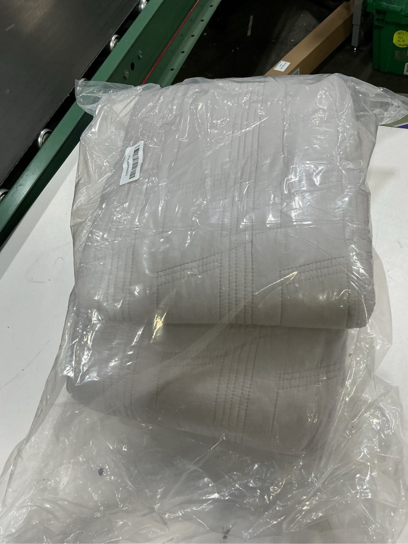 Condition photo showing Good Condition for horimote home 100% cotton quilt set queen size, light grey pre-washed bedspread coverlet set, cozy lightweight stitching decorative bedding cover with 2 shams in geometric pattern for all season light grey 02 full/queen