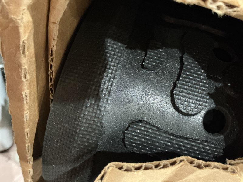 Condition photo showing Good Condition for m+a matting comfort flow | commercial-grade drainable anti-fatigue mat for wet areas, slip resistant, chemical resistant, welding safe, grease and oil proof, (black, 4' x 6')