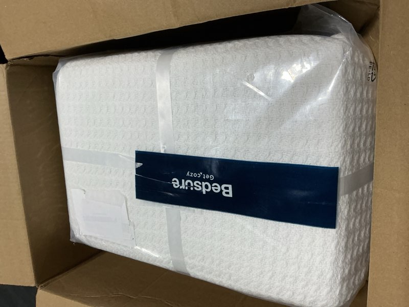 Condition photo showing Good Condition for bedsure gentlesoft 100% cotton blanket king size for bed - cooling breathable and soft for spring summer, thick cozy waffle weave blanket gifts for women, white, 104x90 inches 01 white king (104" x 90")