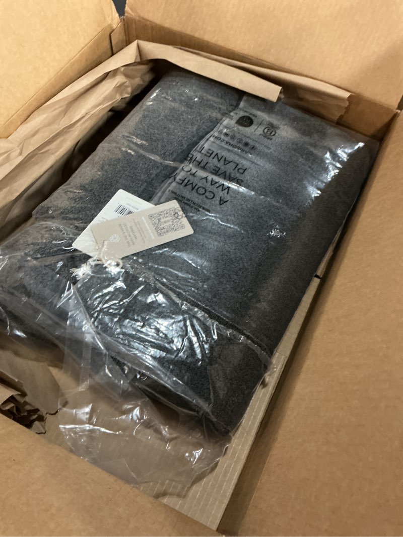 Condition photo showing Good Condition for Cariloha Bath Sheet | Onyx | 40\"x72\" | Turkish Cotton & Viscose Material Blend | Extra Smooth, Odor Resistant and Highly Absorbent