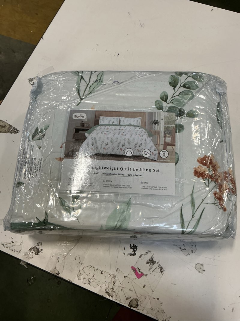 Condition photo showing New/Like New for 3-Piece Green Floral Quilts King Size, Lightweight Reversible Printed Quilted Bedspreads, Soft Microfiber Coverlet Quilt Bedding Set with 2 Pillow Shams for All Seasons