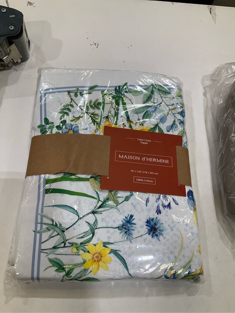 Condition photo showing New/Like New for maison d' hermine table cloth rectangle table reusable 100% cotton 70"x120" | decorative for dining kitchen room farmhouse party home hotel restaurant washable table cover spring summer - fleurs de mai 014 - fleurs de mai 120" x 70" (rectangular)