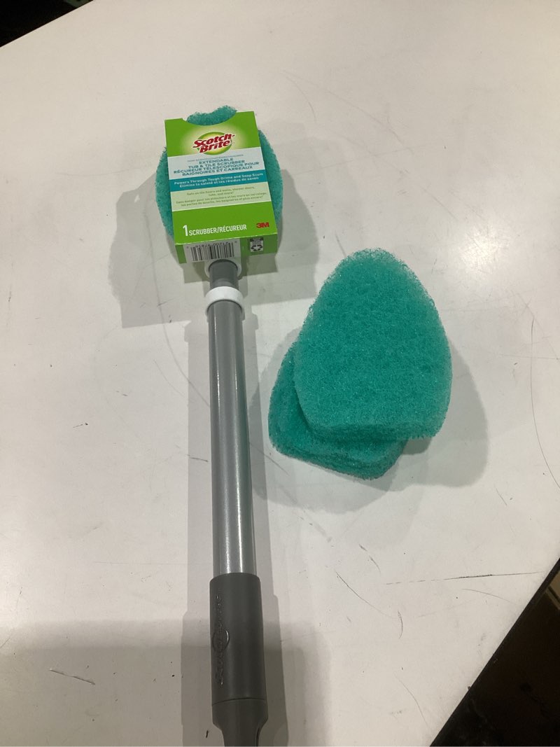 Condition photo showing Good Condition for scotch-brite extendable tub & tile scrubber kit, includes 1 handle and 3 non-scratch scrubber pads