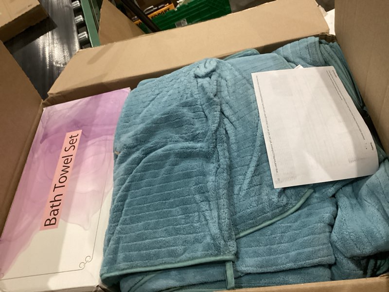 Condition photo showing Good Condition for 18 Piece Bath Towels Set,Soft Family Bathroom Towel Set with Hanging Loops-6 Bath Towels,6 Hand Towels,6 Washcloths,Highly Absorbent Quick Dry Shower Towel for Bathroom,Hotel,Spa-Turquoise Towel Set Turquoise Towel Set - Pack of 18