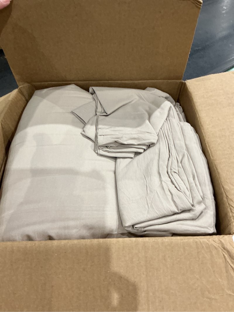 Condition photo showing Good Condition for bedsure king comforter set, linen soft prewashed bedding for all seasons, 3 pieces gentlesoft™ bed set, 1 lightweight comforter (104"x90") and 2 pillowcases (20"x36") king(104"x90") 24 - linen