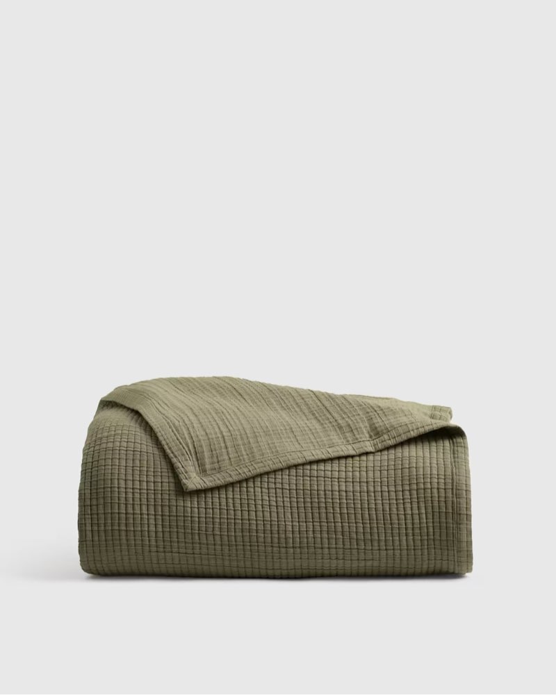 organic ribbed cotton coverlet olive  (full/queen) 