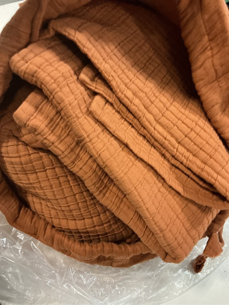 Condition photo showing Good Condition for organic ribbed cotton coverlet color: sedona size: full/queen set: without sham set