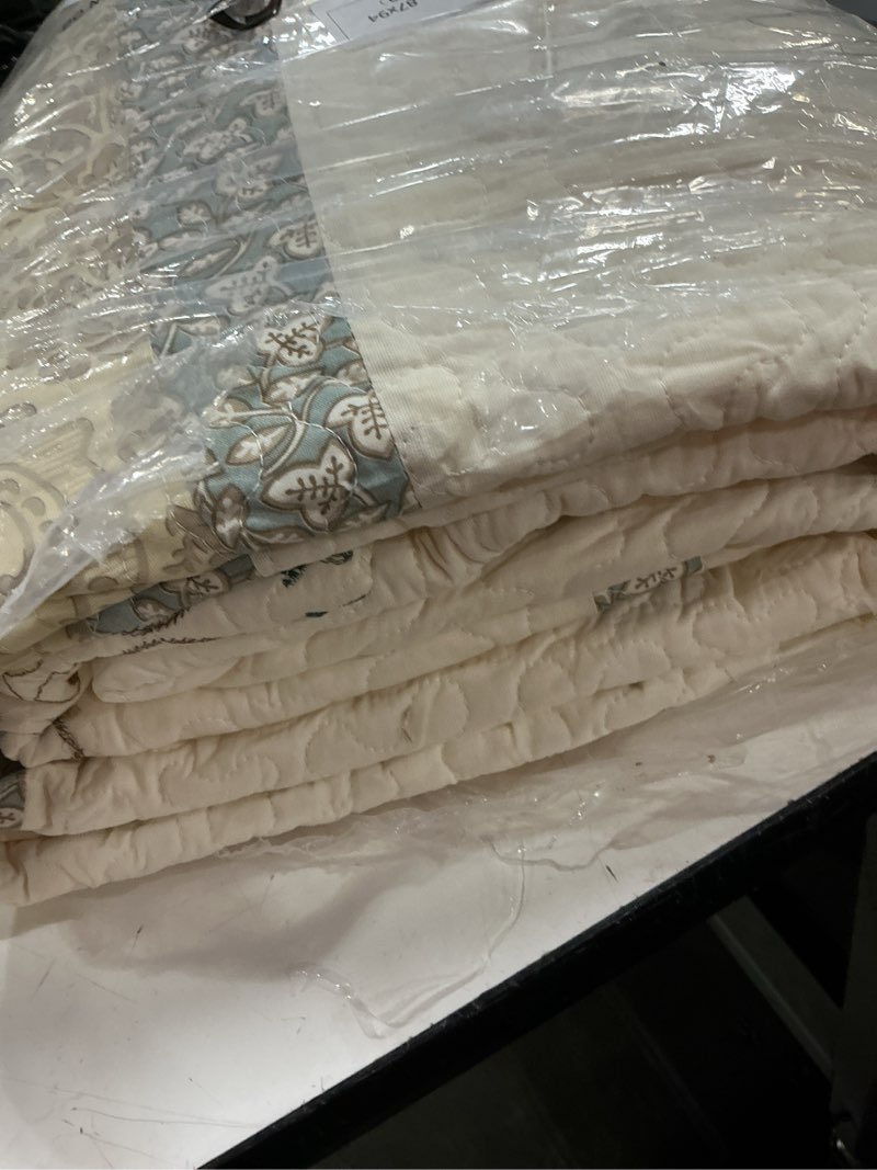 Condition photo showing New/Like New for vctops elegant embroidered quilt set farmhouse patchwork full/queen size reversible bedspread coverlet 3 piece cotton quilted bedding set for all season, 1 quilt + 2 pillow sham (87x94 in) 87"x94"