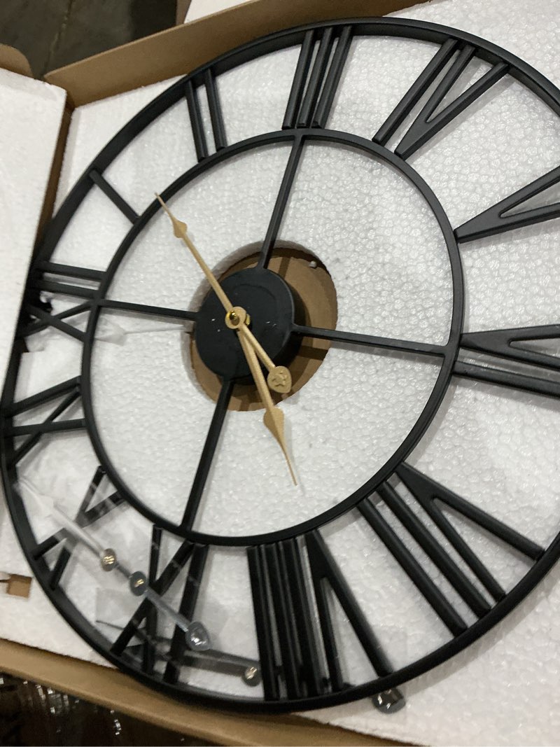 Condition photo showing Good Condition for oversized wall clock