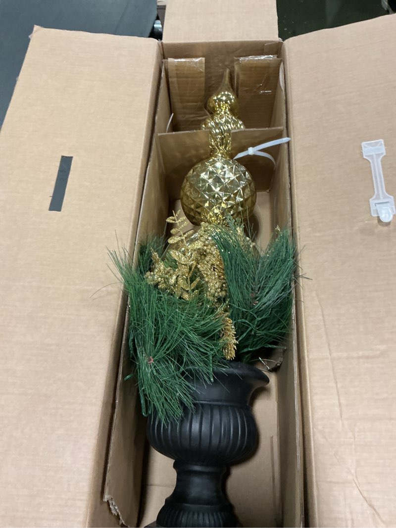 Condition photo showing Good Condition for 3-FT PORCH DÉCOR DECORACIÓN DE PORCHE DE 0.91 M