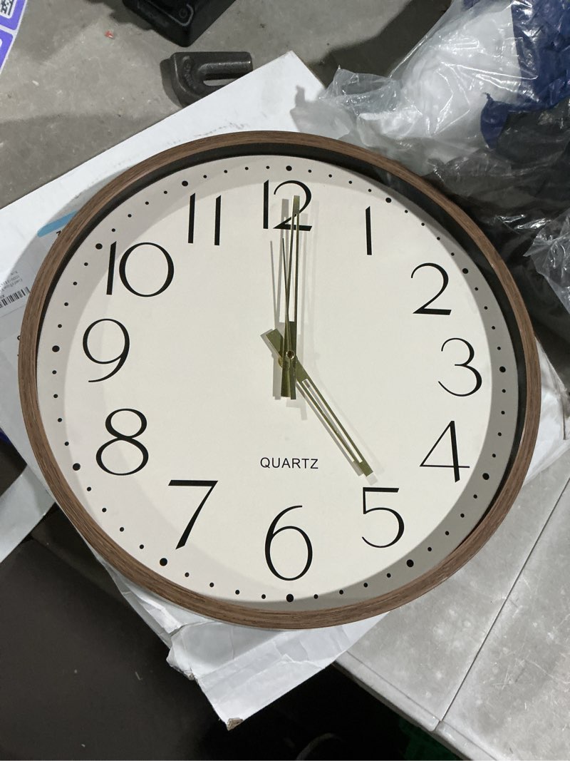 Condition photo showing Good Condition for jones clocks® studio wall clock | modern round style | 12 inch | orange | easy to read numbers | versatile design for kitchen, living room or office 30 x 30 x 4.5 cm fizzy orange