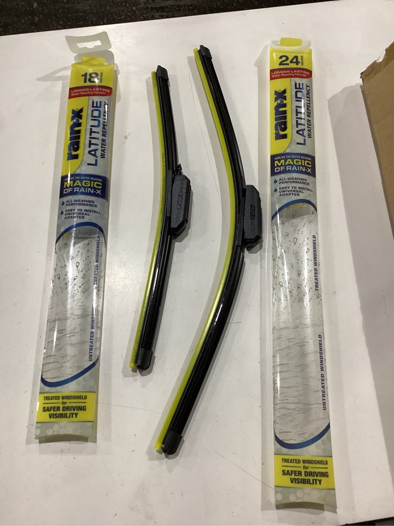 Condition photo showing New/Like New for rain-x 810164 latitude 2-in-1 water repellent wiper blades, 24" and 18" windshield wipers (pack of 2), automotive replacement windshield wiper blades with patented rain-x water repellency formula 24" and 18" latitude