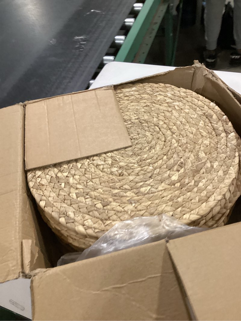 Condition photo showing Good Condition for Set of 36 Round Woven Placemats 12-Inch Natural Water Hyacinth Plant Placemats Hand-Woven Boho Rattan Placemat Wicker Weave Table Mats for Home Table Farmhouse 36 12 Inch
