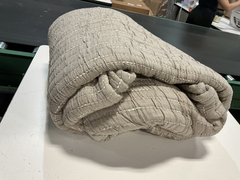 Condition photo showing Good Condition for quince, organic cotton channel stitch coverlet color;sand queen