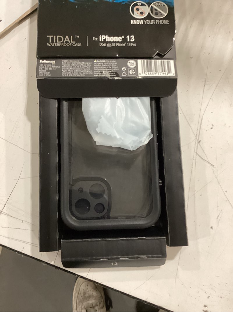 Condition photo showing Good Condition for body glove tidal waterproof phone case for iphone 13 - black/clear