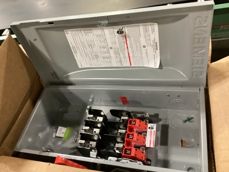Condition photo showing Good Condition for siemens hf323n 100-amp 3 pole 240-volt 4 wire fused heavy duty safety switches
