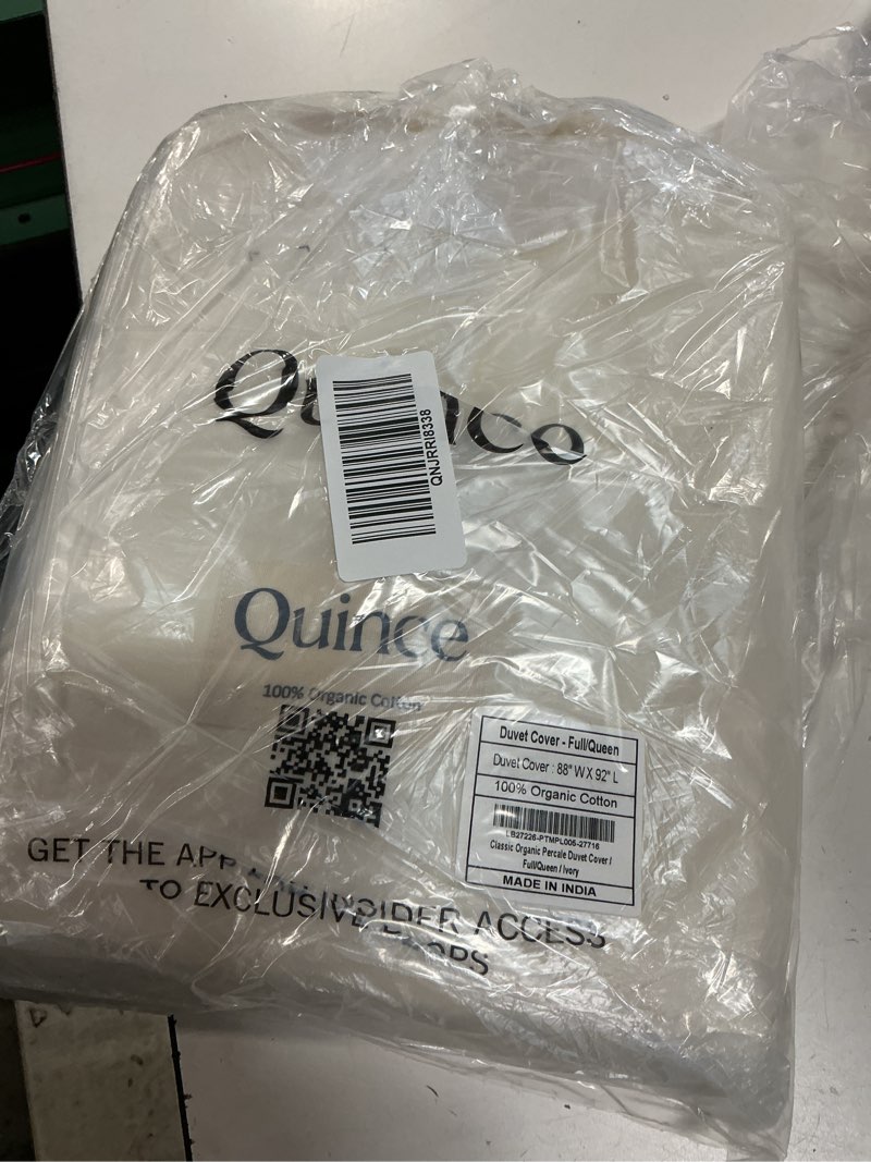 Condition photo showing New/Like New for organic crisp percale duvet cover, full/queen, ivory