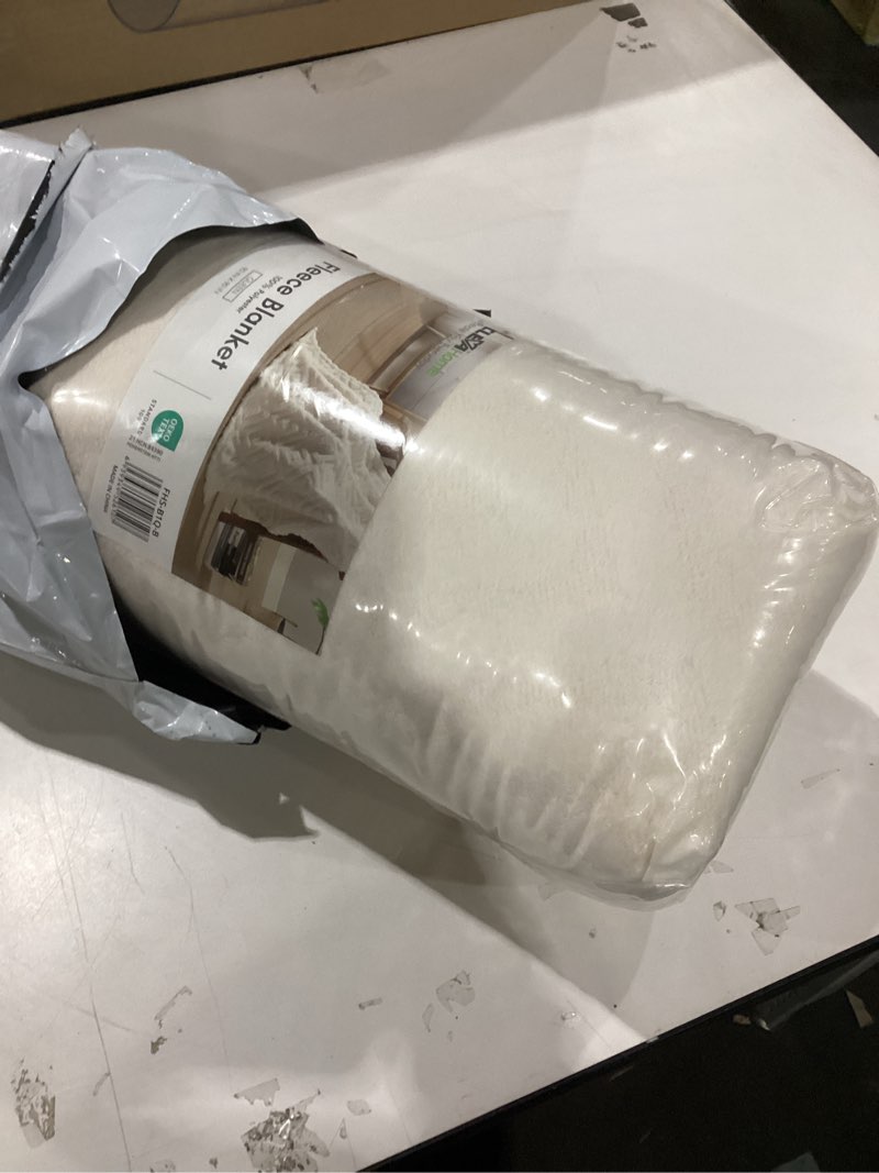 Condition photo showing New/Like New for ClevaHome Super Soft Diamond Pattern Throw Blanket - Ultra Cozy Warmth, Plush Fleece for All Seasons, Decorative and Comfortable, 90x90 inches