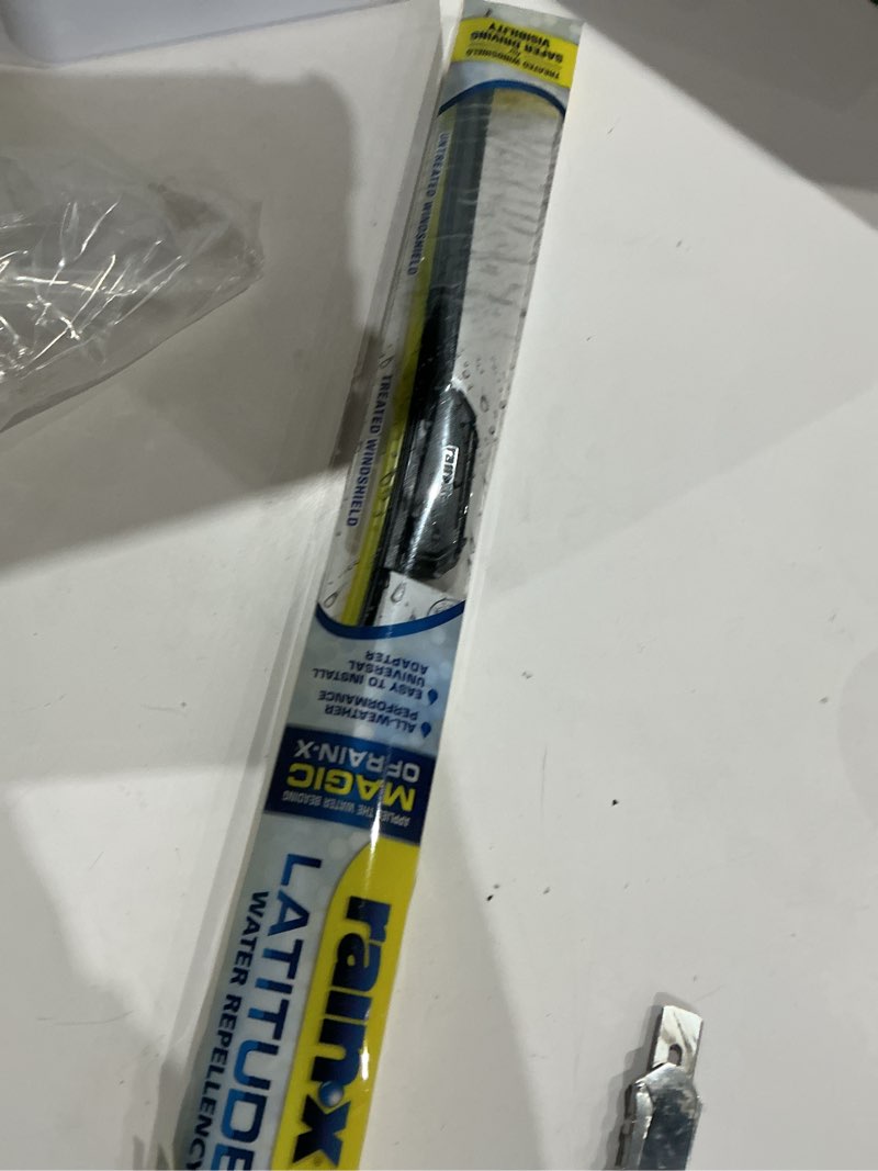 Condition photo showing Good Condition for rain-x latitude water repellency 22  2-in-1 windshield wiper blade