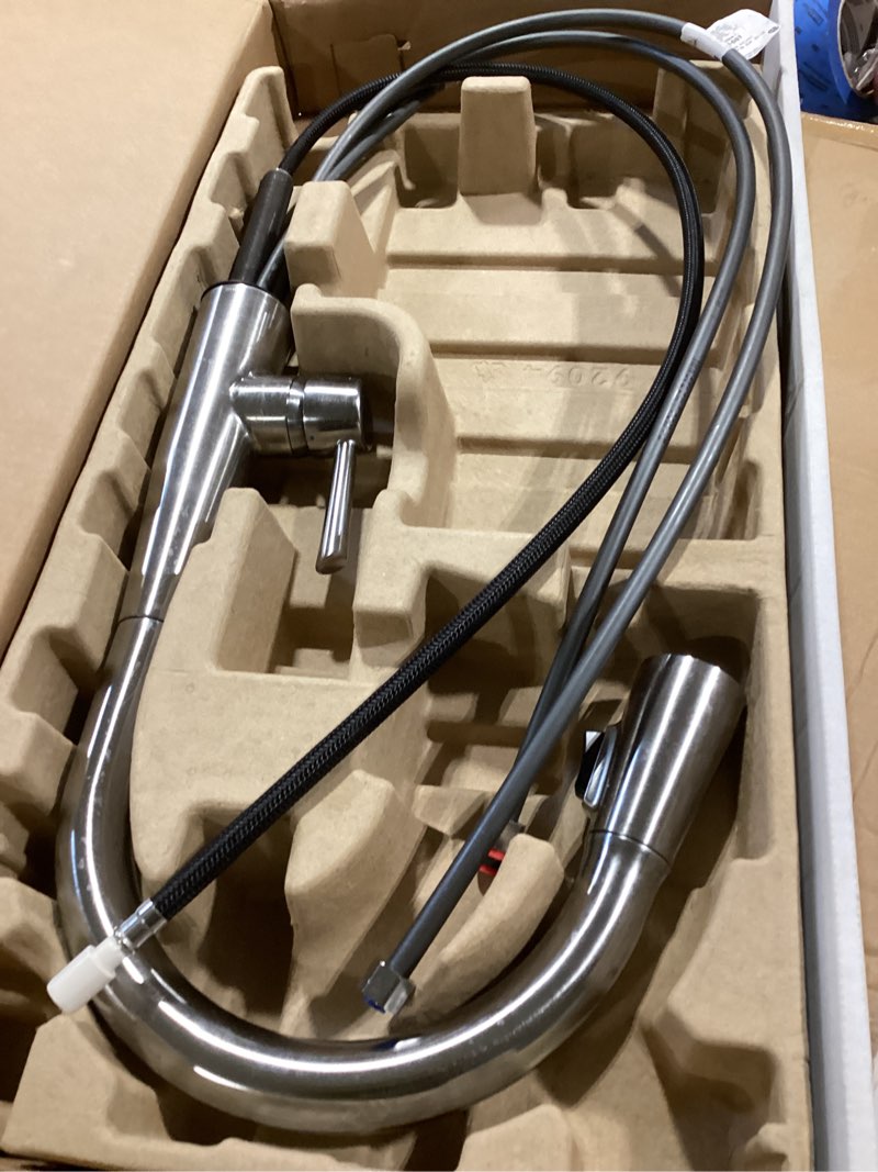 Condition photo showing Good Condition for delta essa brushed nickel kitchen faucet with pull down sprayer, modern single hole kitchen sink faucet, single handle, arctic stainless 9113-ar-dst