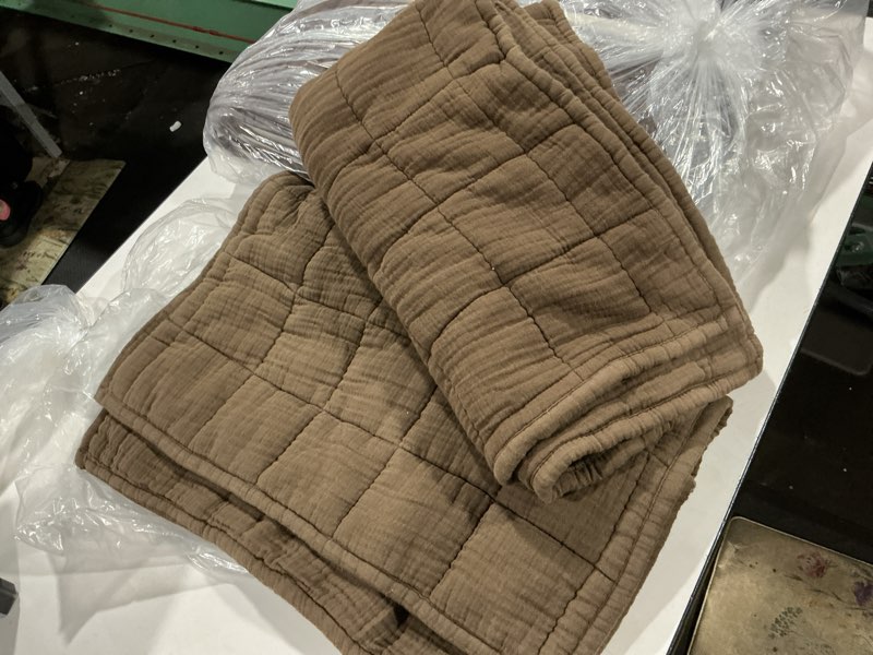 Condition photo showing As Is for organic cotton gauze box quilt sham set