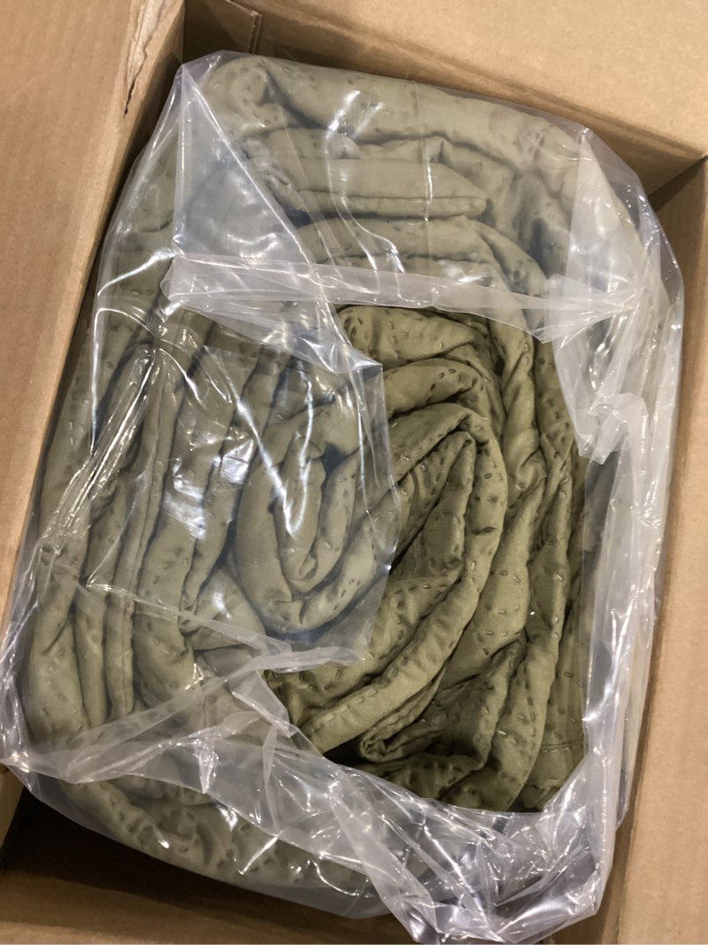 Condition photo showing Good Condition for Love's cabin California King Size Quilt Bedding Set Green Bedspreads - Cal King Summer Lightweight Bedspread Comforter - Coin Pattern Coverlet for All Season - 3 Pieces (1 Quilt, 2 Pillow Shams) Cal King (118"x106") Coin Pattern Green