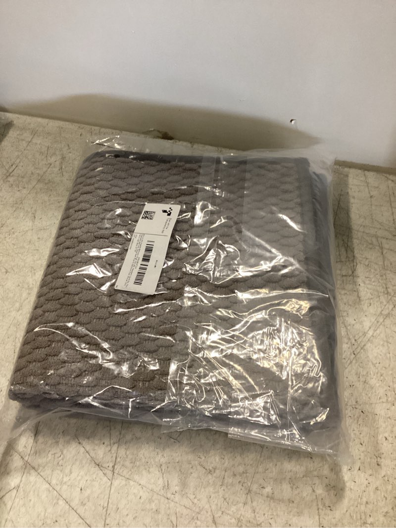 https://lotting-media.assets.bidfta.com/lotting_87d59369-a9b9-447f-9656-b99e71b1d9f2