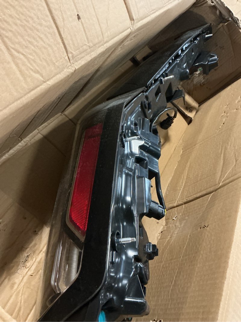 Condition photo showing As Is for huray right led tail light fit for cadillac escalade esv 2021-2024 rh | taillight rear brake lamp assembly oe style accessory for 87866703 84989488 (passenger side) rh(passenger side)