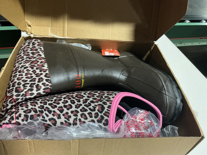 Condition photo showing Good Condition for hisea womens chest waders, 4.5mm neoprene leopard hunting wader for women with insulated boots, waterproof fishing waders 9 pink leopard