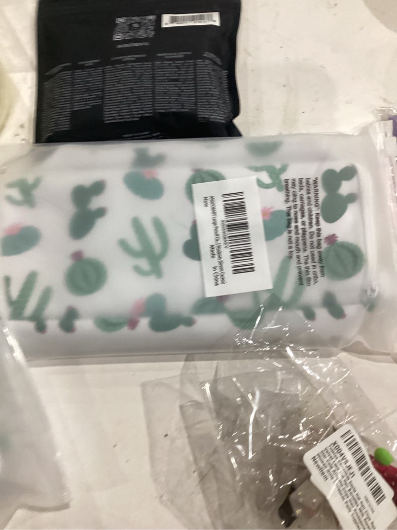 Condition photo showing New/Like New for ANGOOBABY Large Pencil Case Big Capacity 3 Compartments Canvas Pencil Pouch for Teen Boys Girls School Students (Green Cactus)