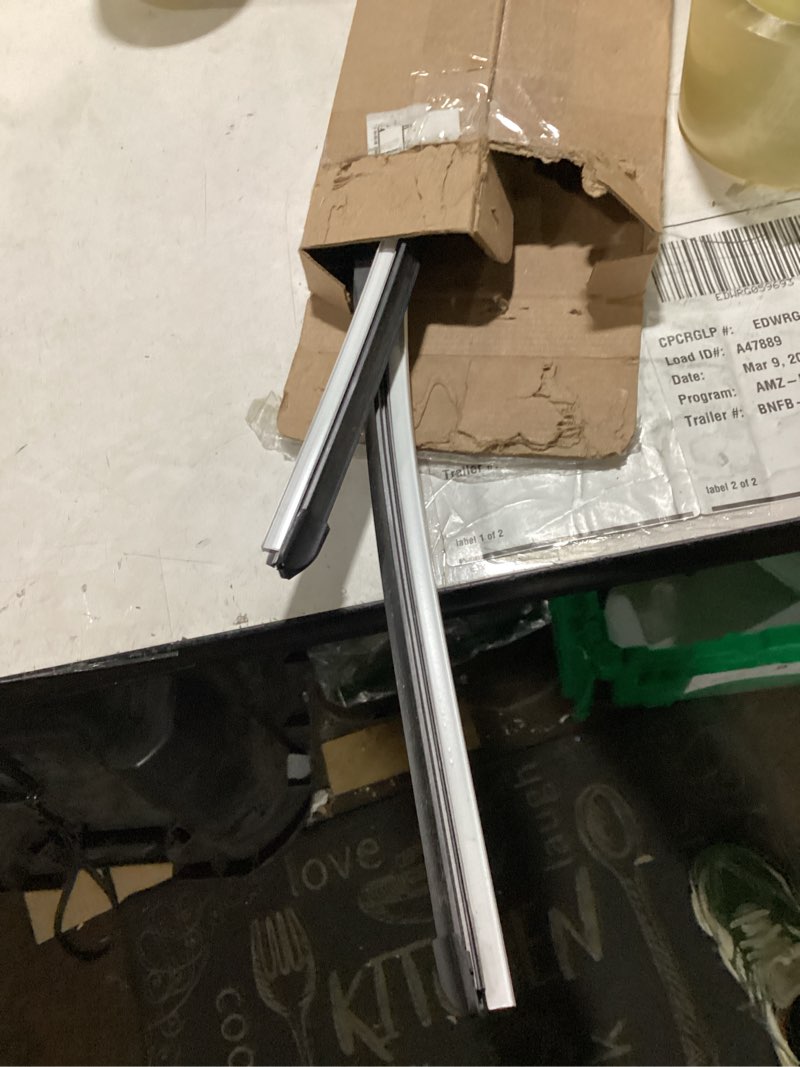 Condition photo showing Good Condition for TRICO Gold 3-Piece Driver/Passenger/Rear All-Weather Automotive Replacement Windshield Wiper Blade Kit for 2015-2021 Jeep Renegade; Includes 22", 20" & 10" Premium Beam Blades 22+20+10J (3-Pack)