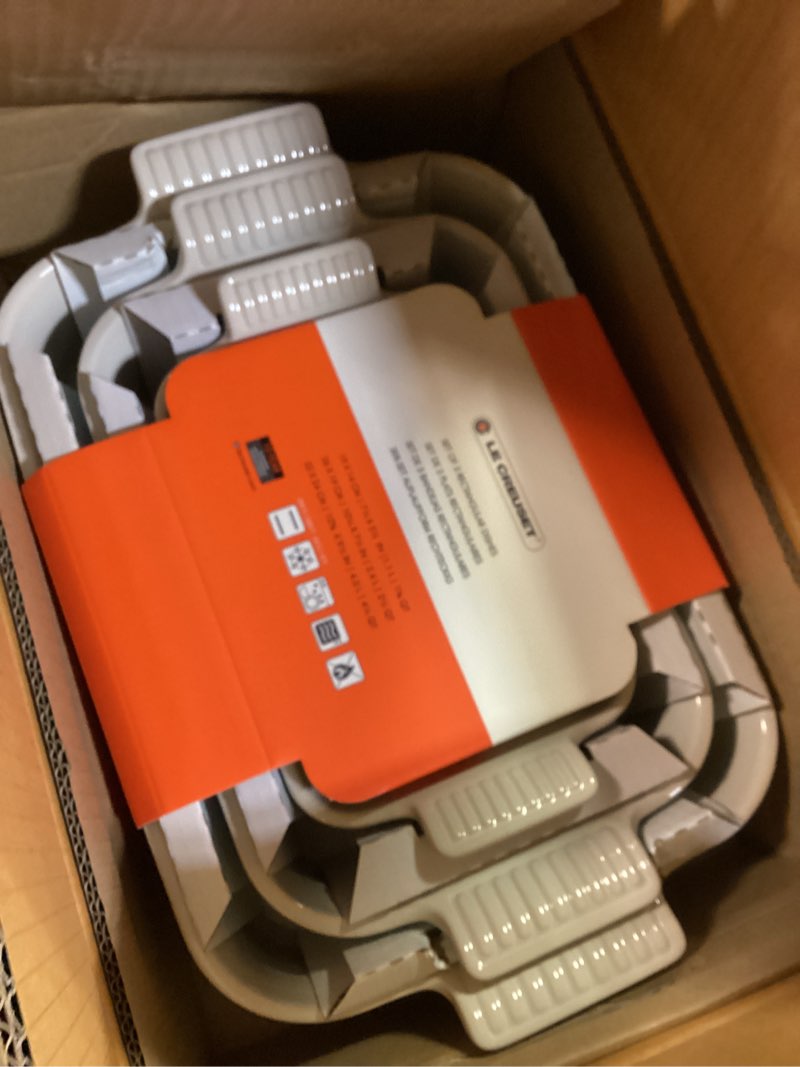 Condition photo showing Good Condition for Le Creuset Stoneware Heritage Set 3 Rectangular Dishes, Sea Salt