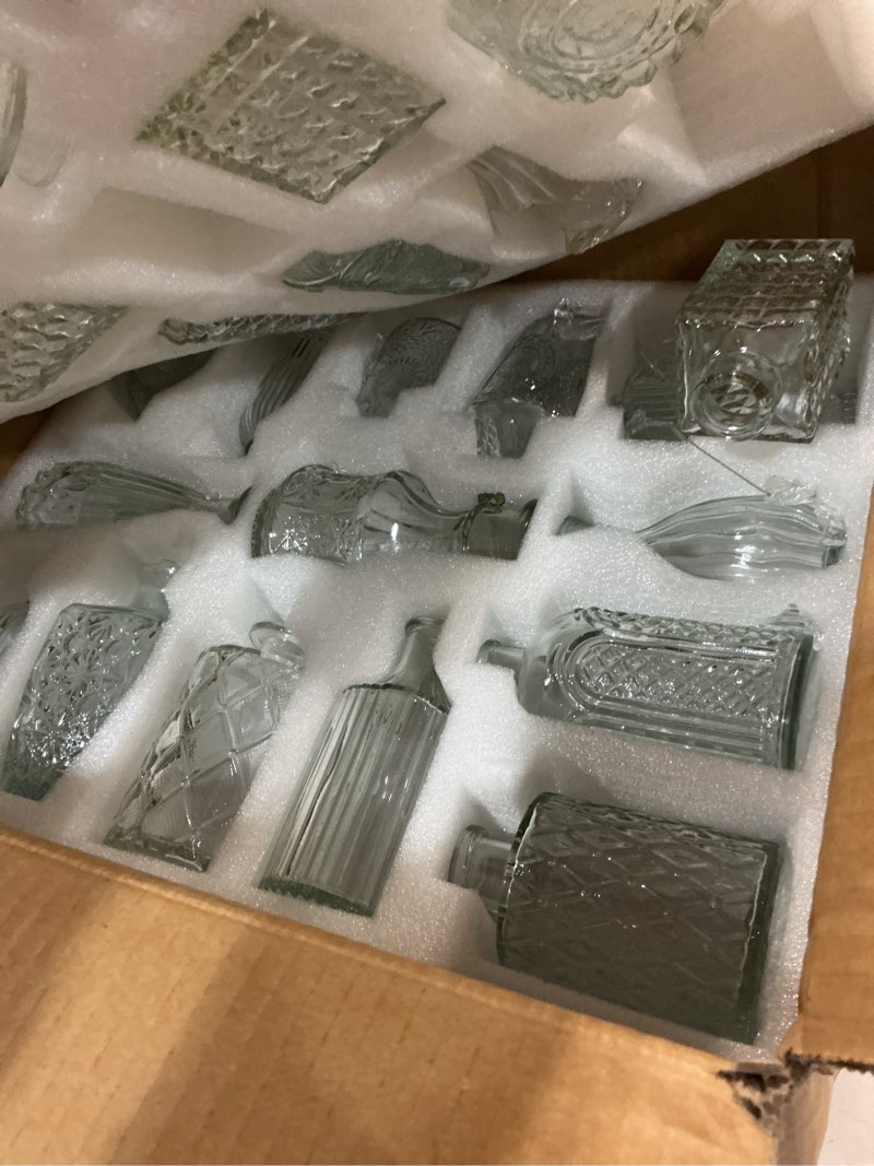 Condition photo showing As Is for Aheroi 32 Pcs Bud Vase Set, Clear Vases for Centerpieces, Cute Glass Bud Vases Small Vases for Flowers, Mini Vase Flower Vase Set for Wedding Decorations, Room Office Table Decor Clear-32pcs 32 Pcs