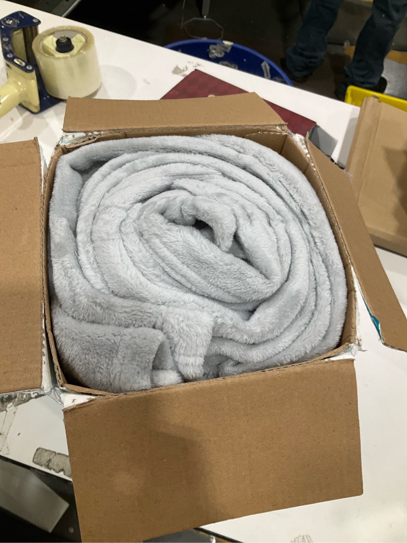 Condition photo showing Good Condition for hansleep fleece queen blanket for bed fleece grey, queen size blanket super soft flannel fuzzy gray, plush cozy blanket for all seasons, grey, queen 90x90 inches