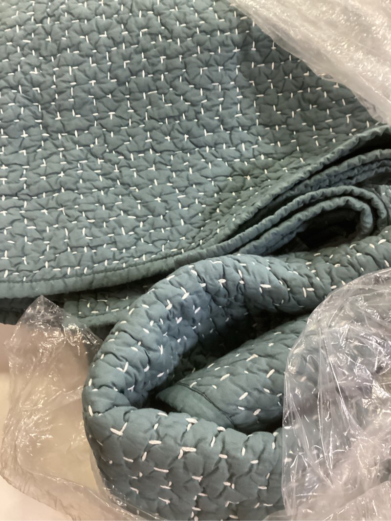 Condition photo showing Good Condition for organic cotton hand stitched quilt size: king/cal king colour: ocean
