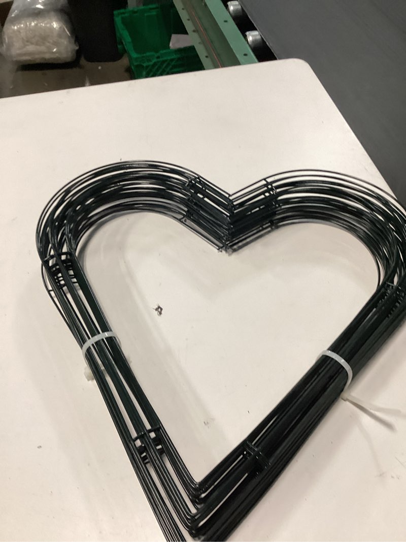 Condition photo showing Good Condition for 9 Pack Heart Metal Wreath 12 Inch Heart-Shaped Wire Wreath Frame for Home Wedding Valentine's Day DIY Crafts