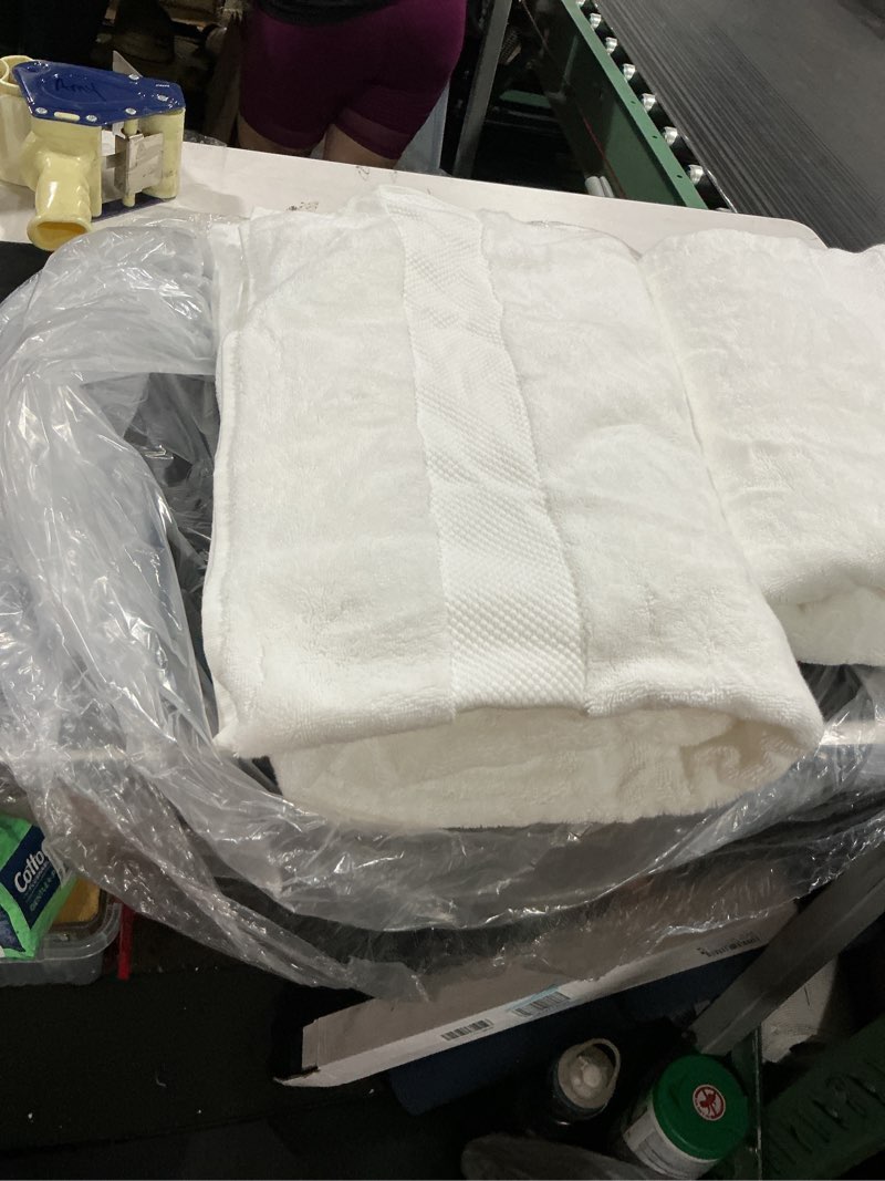Condition photo showing Good Condition for quince turkish ultra plush bath towel (set of 2)
