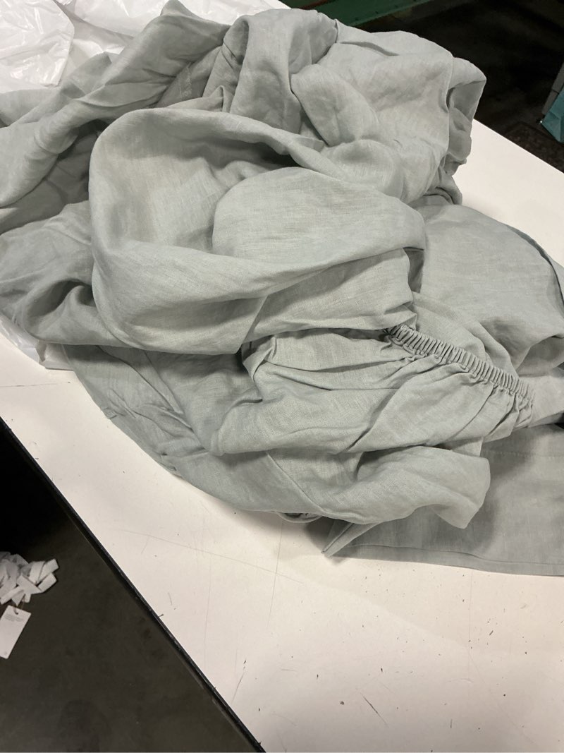 Condition photo showing Good Condition for european linen fitted sheet set mint cal king