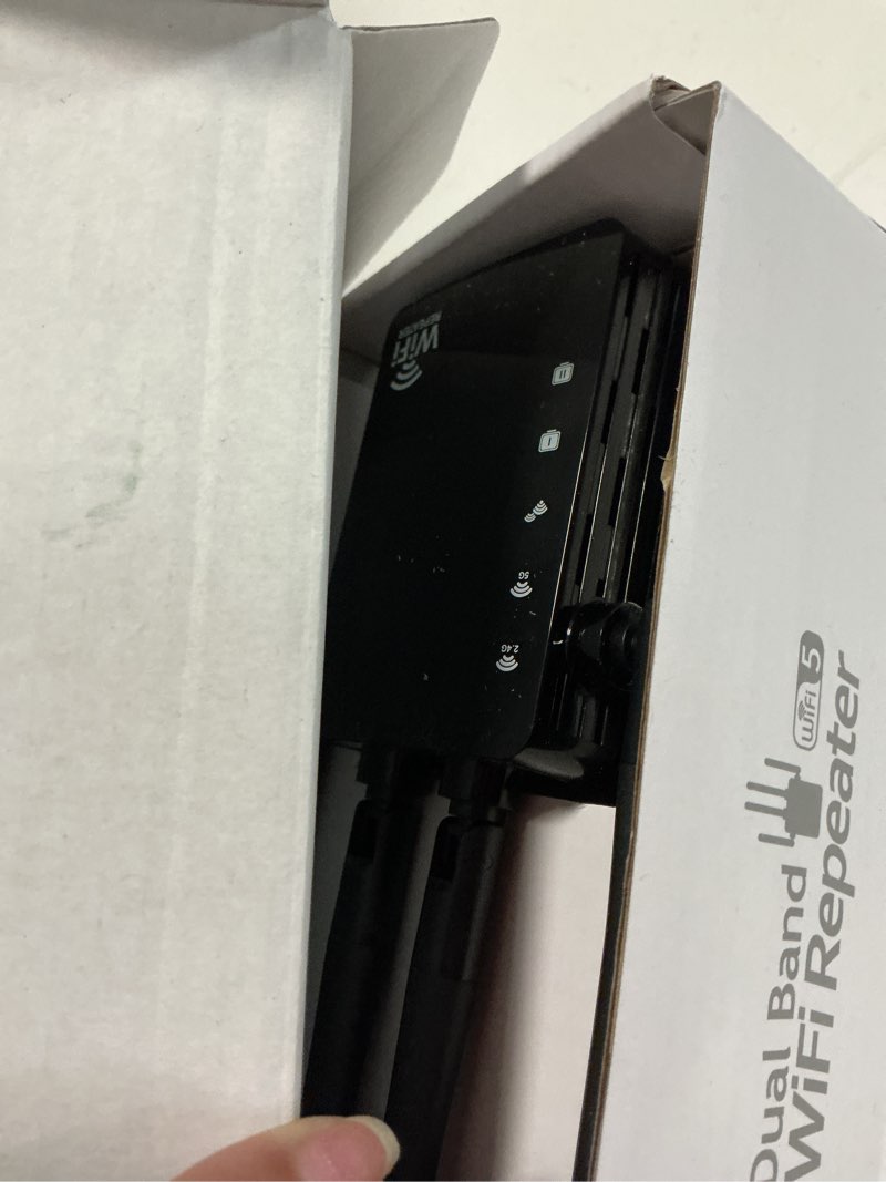 Condition photo showing Good Condition for wifi repeater signal extender, extends coverage to 12880 sq.ft, handles 105 devices, dual-band 5ghz/2.4ghz wireless repeater amplifier, wifi extender for home use black-f0