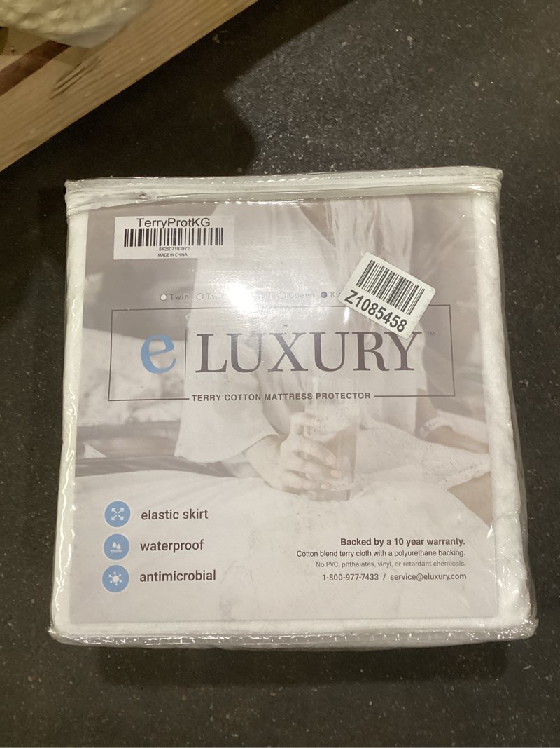 Condition photo showing New/Like New for eLuxury Terry Cloth Top Mattress Protector, King